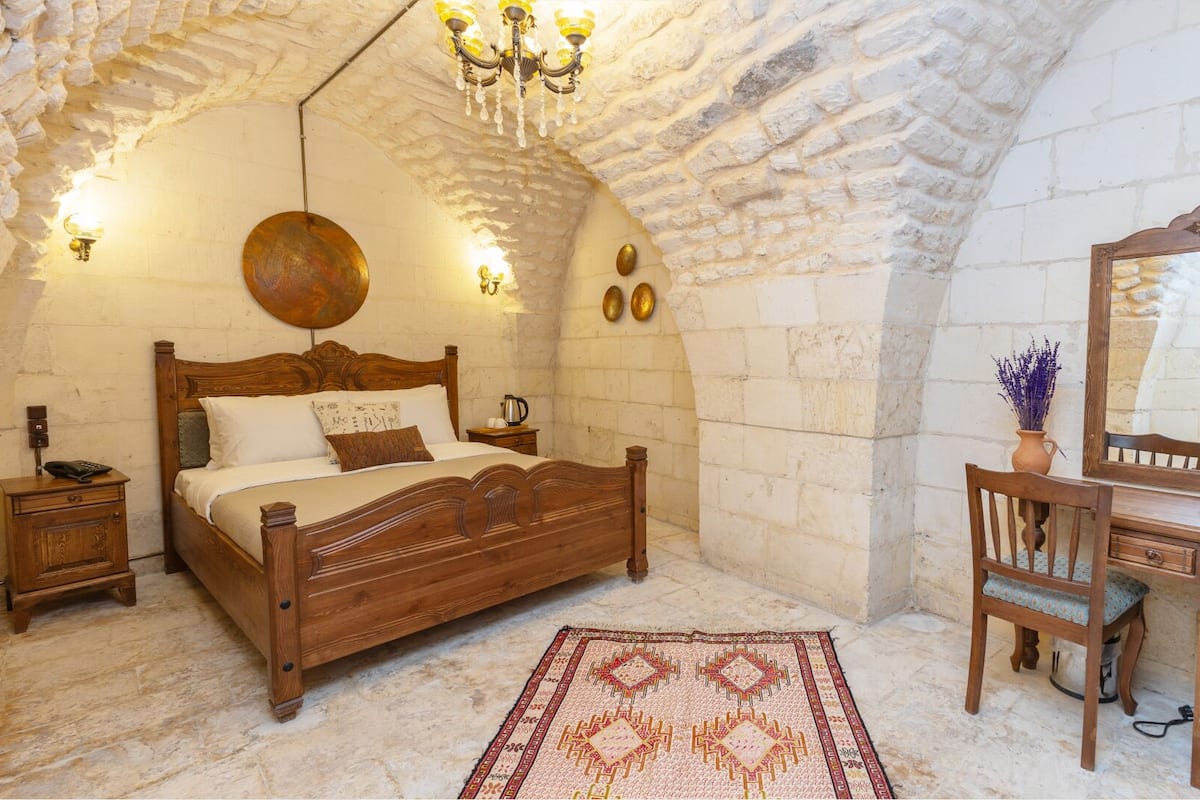 Standard Double Room, 1 Double Bed | 1 bedroom, minibar, individually decorated, individually furnished