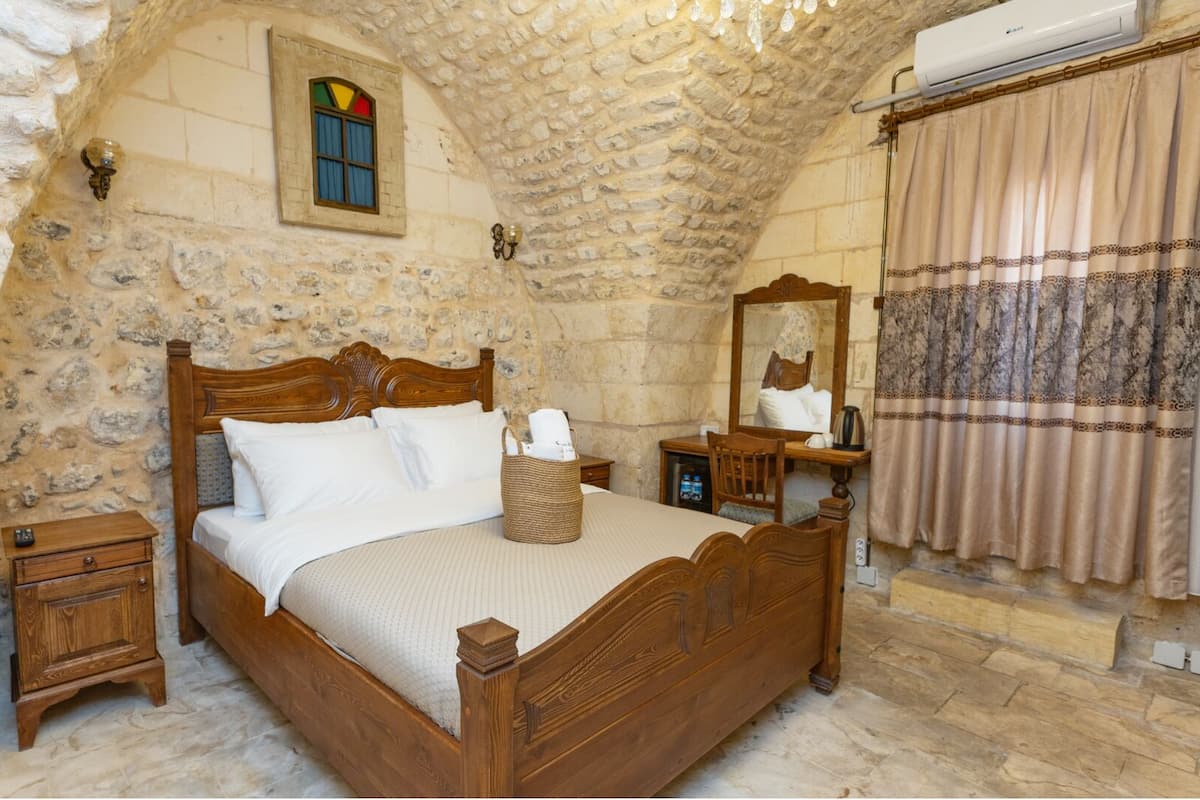 Standard Double Room, 1 Bedroom | 1 bedroom, minibar, individually decorated, individually furnished