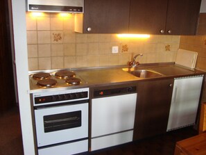 Apartment | Private kitchen - Magnificent Apartment With Valley View (Sion)