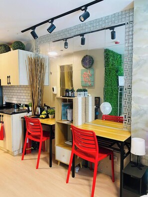 Condo, 1 quarto, acessível, vista para a cidade | Área de estar