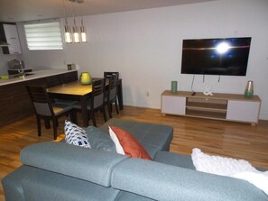 Living area - Bright room in a 3 and a half with sofa bed to rent for your stays  (Mirabel)