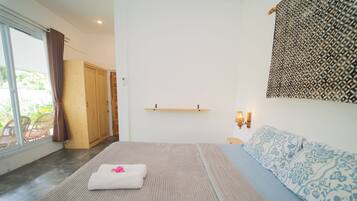 Family Villa | 2 bedrooms, desk, soundproofing, bed sheets