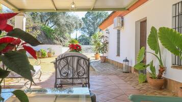 Villa | Outdoor dining