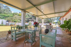 Villa | Outdoor dining