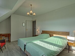 Lit parapluie, Wi-Fi gratuit, draps fournis