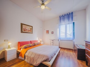 4 habitaciones, cuna de viaje, wifi gratis y ropa de cama