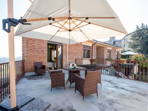 Beautiful apartment for 4 guests with WIFI, A/C, TV and terrace