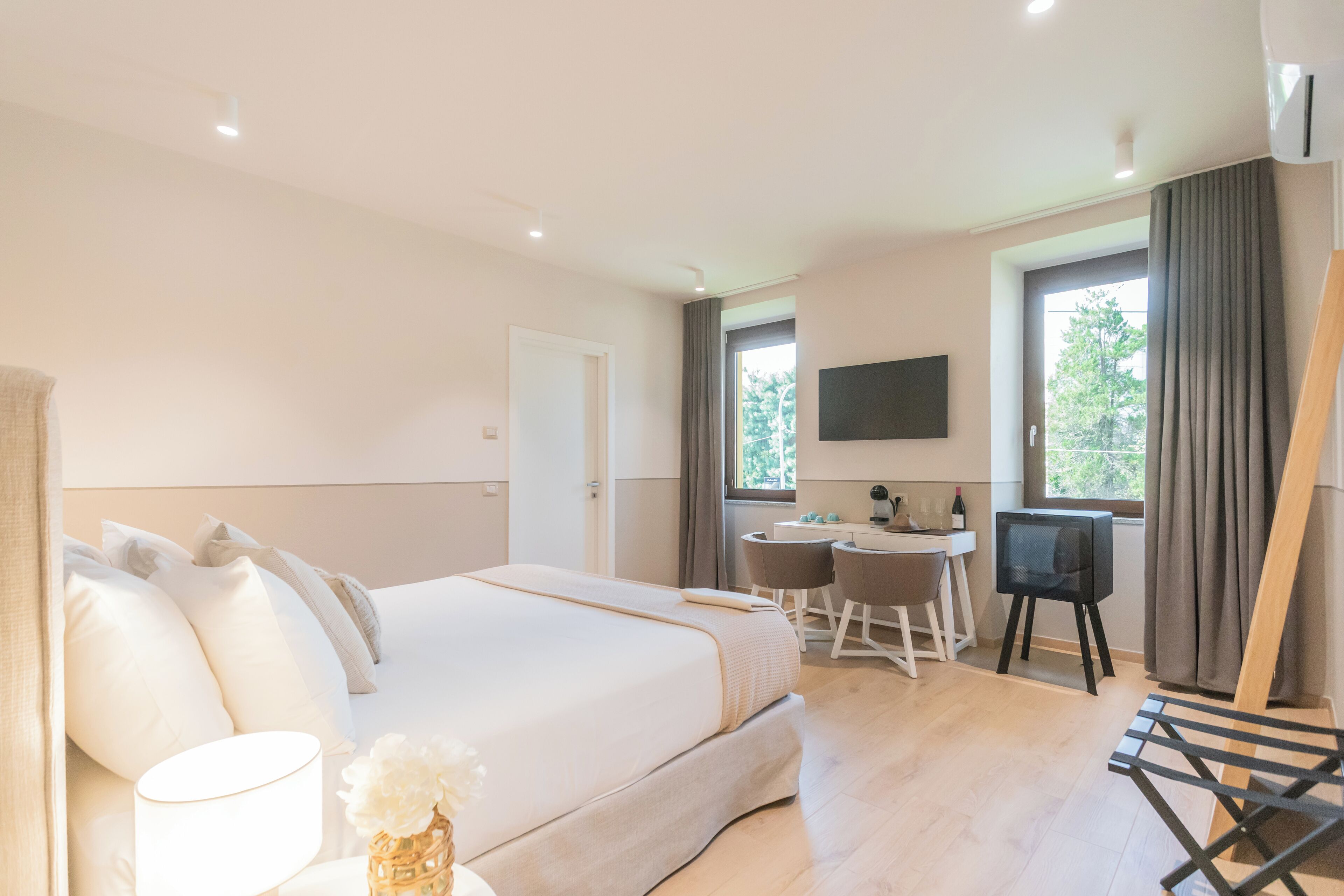 デラックス ルーム | セーフティボックス (室内)、デスク、ノートパソコン用作業スペース、アイロン / アイロン台