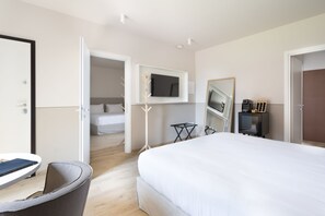 スタンダード ルーム | セーフティボックス (室内)、デスク、ノートパソコン用作業スペース、アイロン / アイロン台