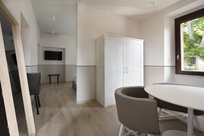 プレジデン  シャル ルーム | セーフティボックス (室内)、デスク、ノートパソコン用作業スペース、アイロン / アイロン台