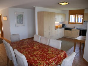 Apartment | 3 bedrooms, individually furnished, bed sheets