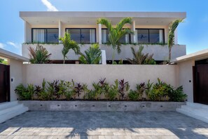 Fachada de la propiedad