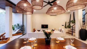 Deluxe Villa, Balcony, Hill View | Dining room