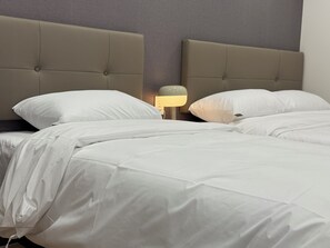 디럭스 트윈룸 | 방음 설비, 무료 WiFi, 침대 시트