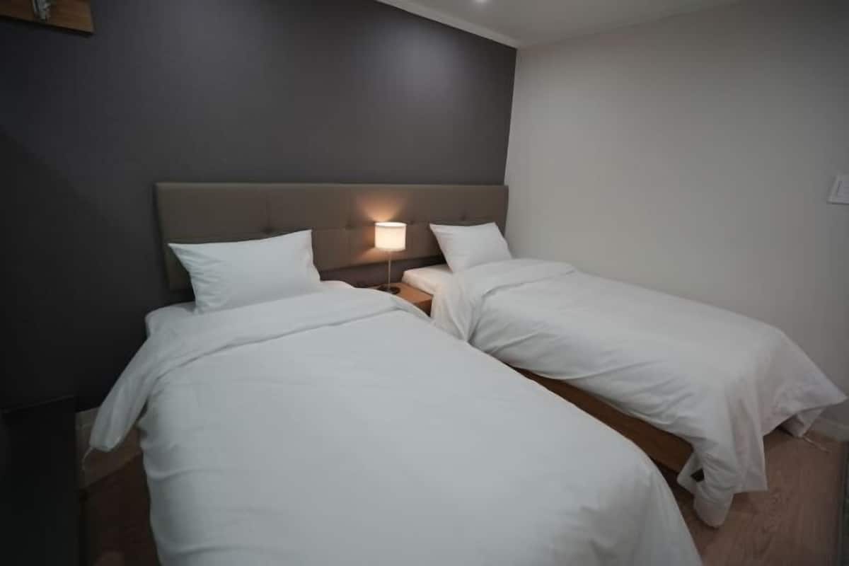 Free WiFi, bed sheets