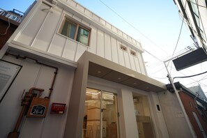 숙박 시설 정면