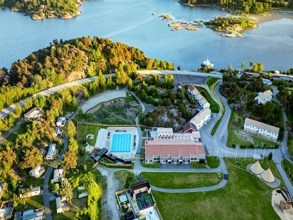 Pool - 4 Star Holiday Home in Tjorn (Myggenäs)