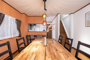 Leilighet – executive, balkong | Spiseområde på rommet