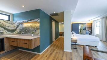 Deluxe Studio Suite, Accessible, Kitchenette | Private kitchen