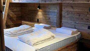 5 bilik tidur, dilengkapkan perabot secara berasingan