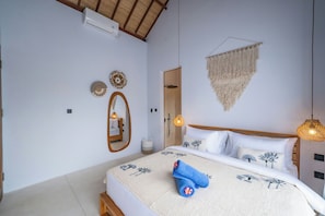 Deluxe villa, patio, uitzicht op zwembad | Lakens van Egyptisch katoen, luxe beddengoed