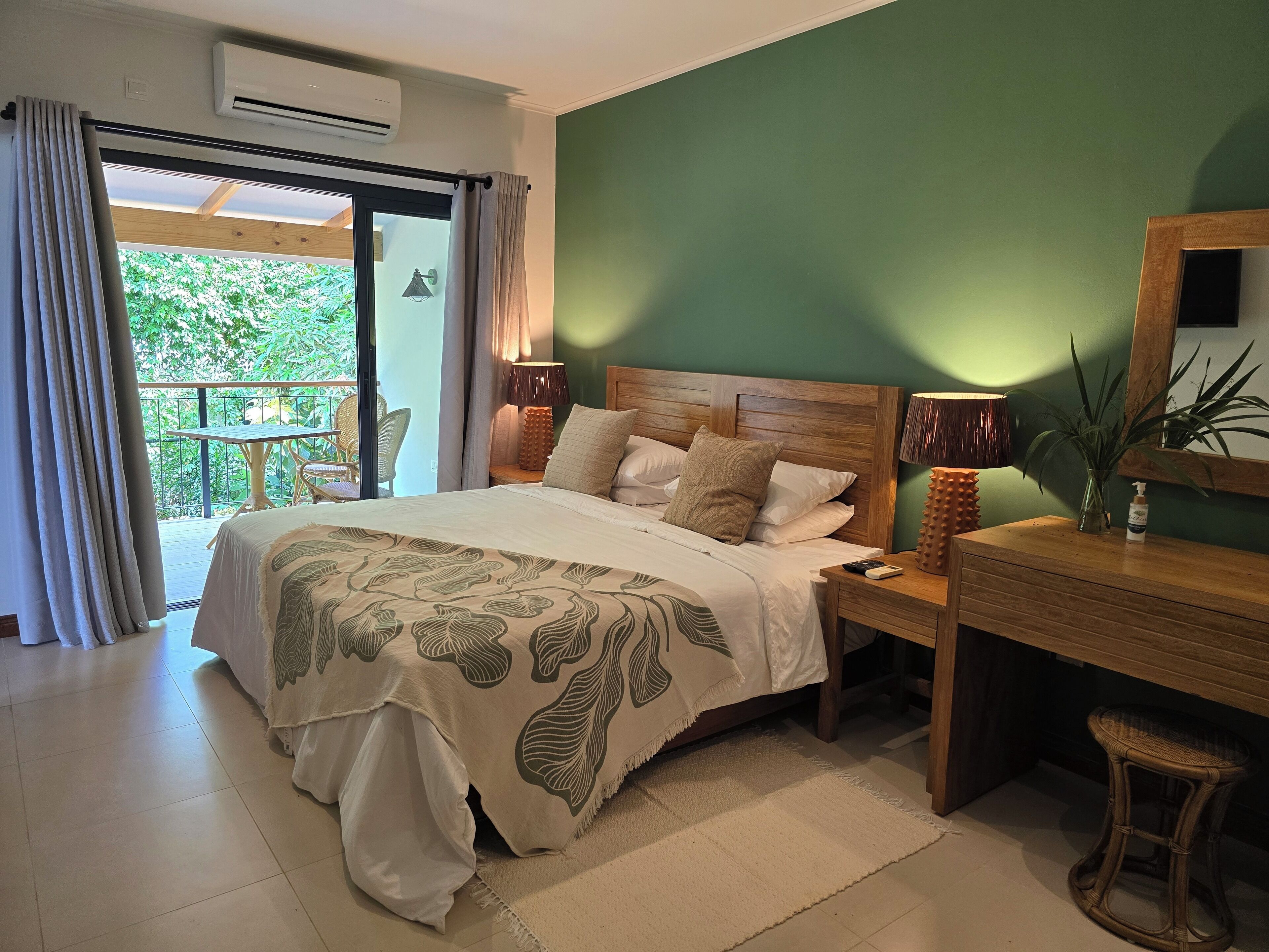 Deluxe Double Room, Garden View