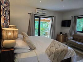 Deluxe Double Room, Garden View | In-room safe, blackout curtains, free WiFi