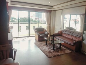 One Bedroom Suite | Desk, free WiFi, bed sheets - Antai Holiday Hotel (Pattaya)