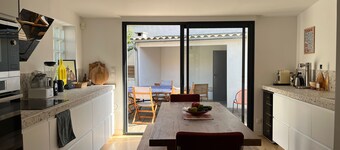 Light-filled house 5 minutes' walk from the sea