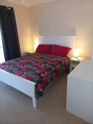 2 bedrooms, desk, iron/ironing board, free WiFi