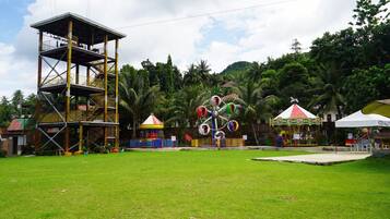 Área de juegos infantiles al aire libre