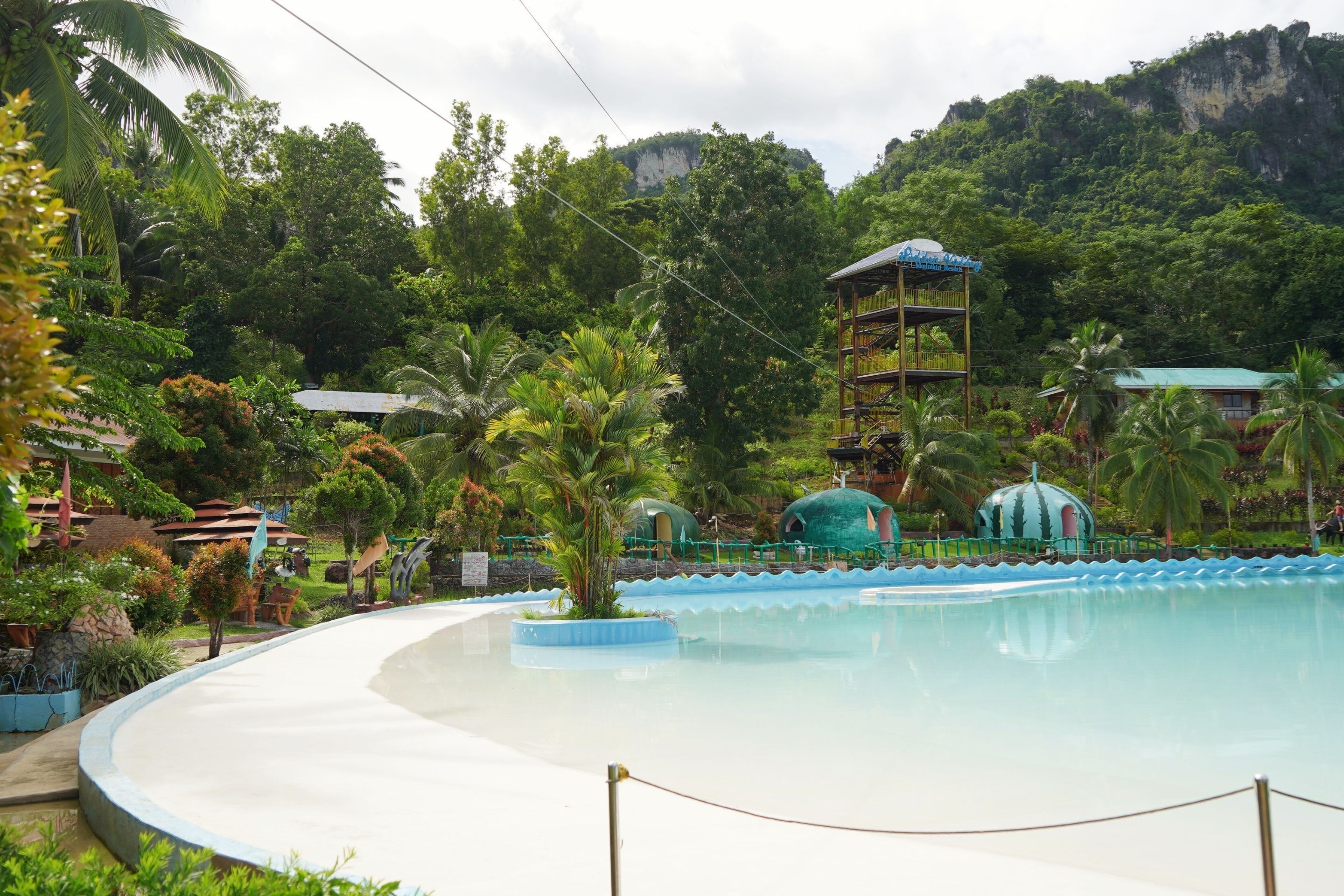 6 utendørsbassenger