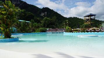 6 座室外游泳池