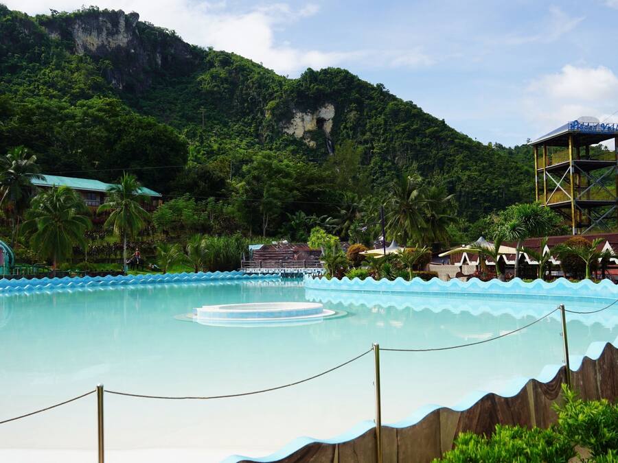 6 outdoor pools