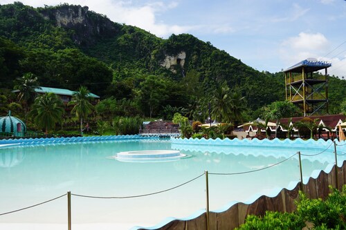 Hidden Valley Mountain and Wavepool Resort