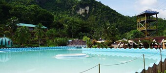 Hidden Valley Mountain and Wavepool Resort