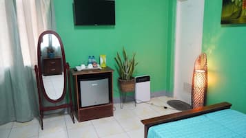 三人房 | 浴室 | 淋浴設備、淋浴花灑、毛巾、肥皂