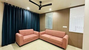 Family Quadruple Room | Living area