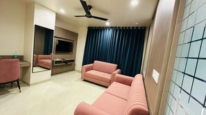 Habitación cuádruple familiar | Área de sala de estar