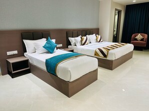 Habitación Premium | Ropa de cama de alta calidad y escritorio 