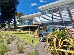 Property grounds - On Top of the World - Incredible Bay views with massive outdoor undercover deck  (Rye)