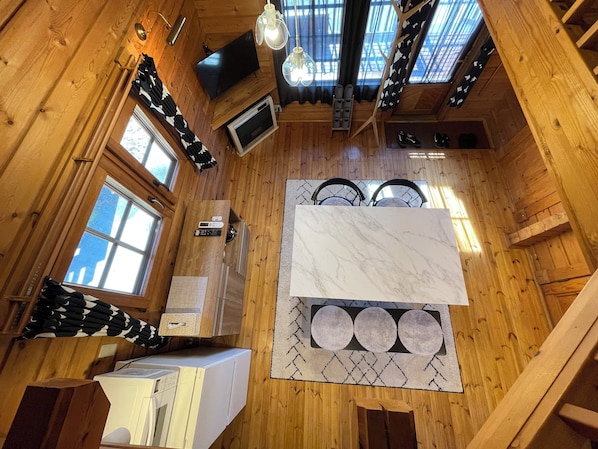 Flat-screen TV - Three Peaks Log (Hakuba)