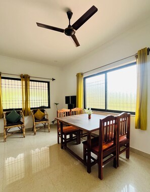 Comfort Apartment | Dining room