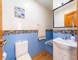 Apartment | Bathroom | Bathtub