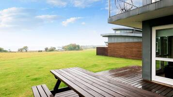 House | Outdoor dining