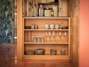 Mini réfrigérateur, plaque de cuisson, lave-vaisselle