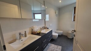 Apartment, Sea View | Bathroom
