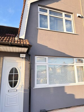 Exterior - Saunton 3 Bedroom and 1 Bathroom House (Hayes)