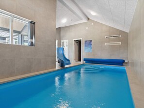 Casa | Piscina | Piscina interna, piscina externa