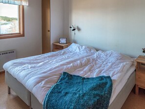 House - 4 Star Holiday Home in Tjorn (Lilla Brattön)